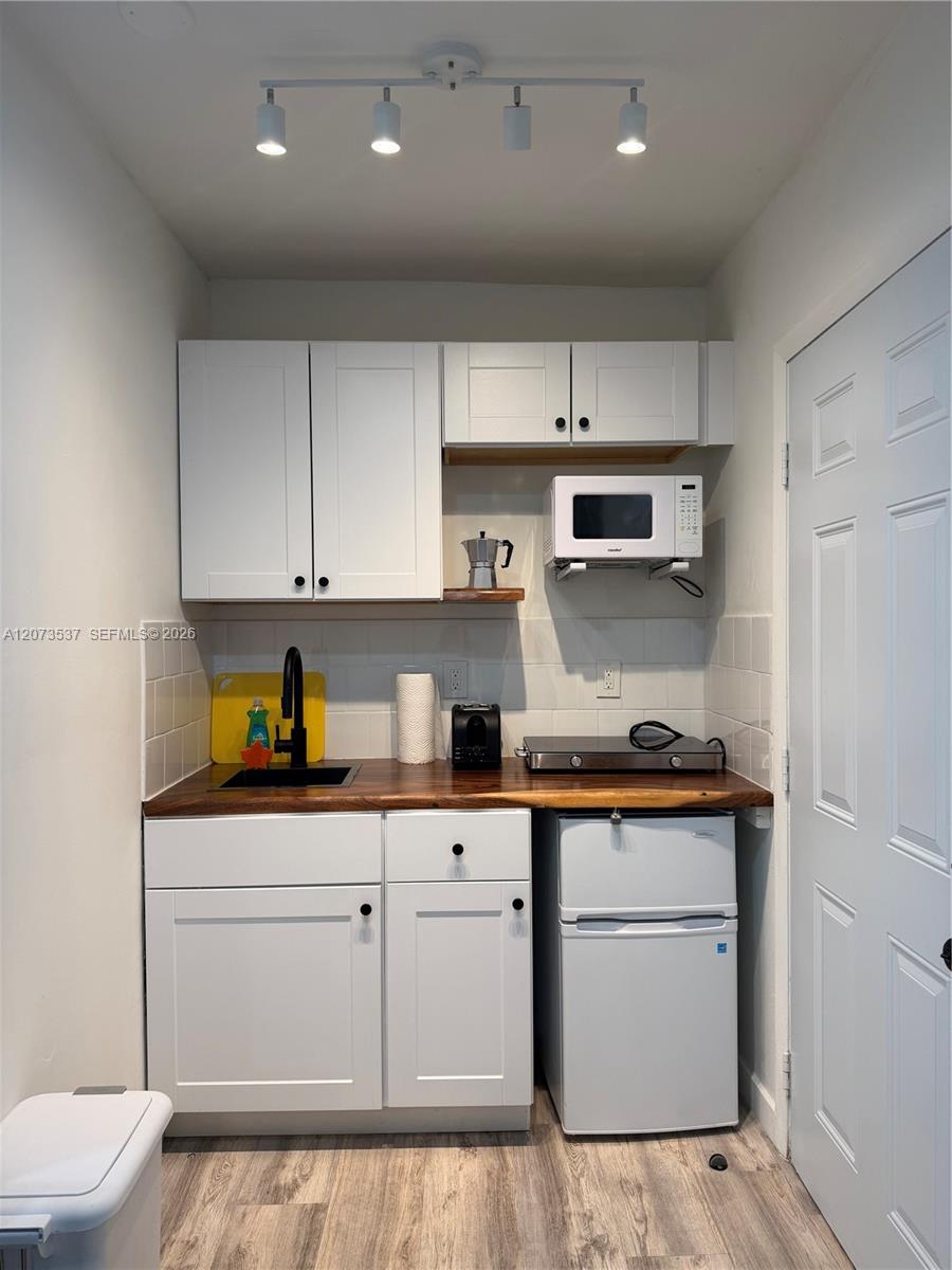 1510 Normandy B Property Photo 3