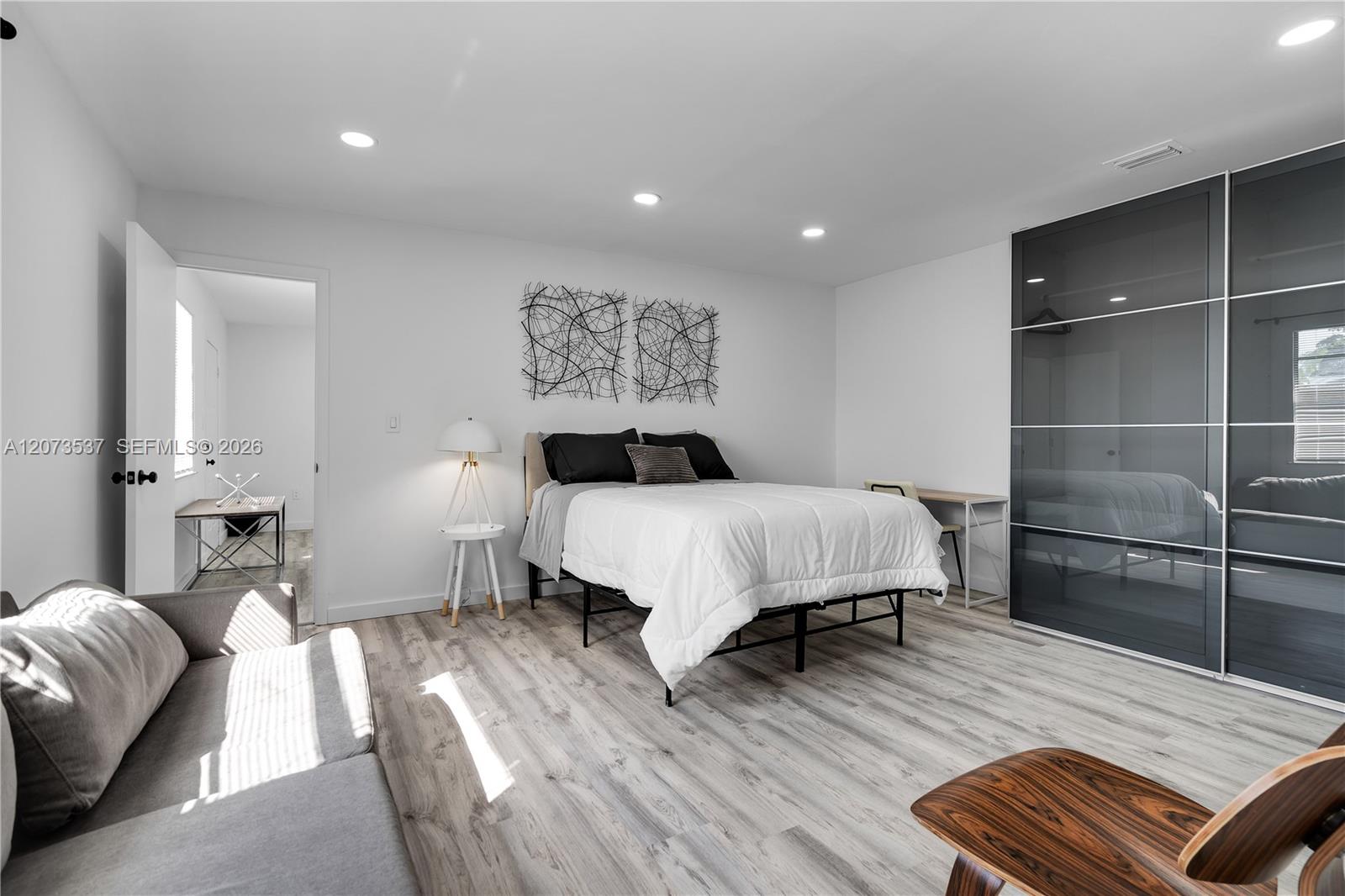 1510 Normandy B Property Photo 4
