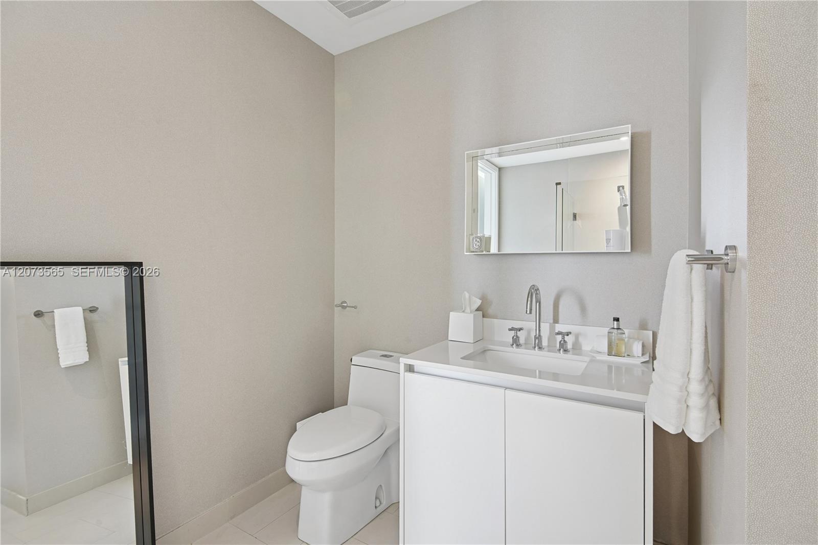 2831 S Bayshore Drive 1908 Property Photo 14