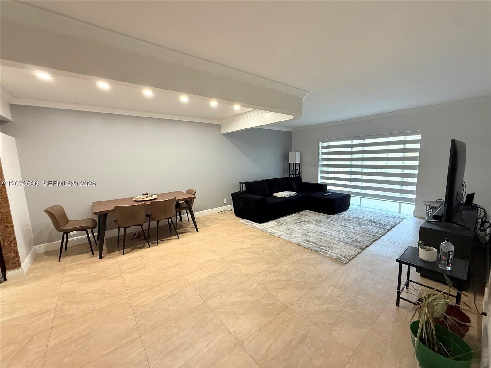 A12073590 Property Photo 3
