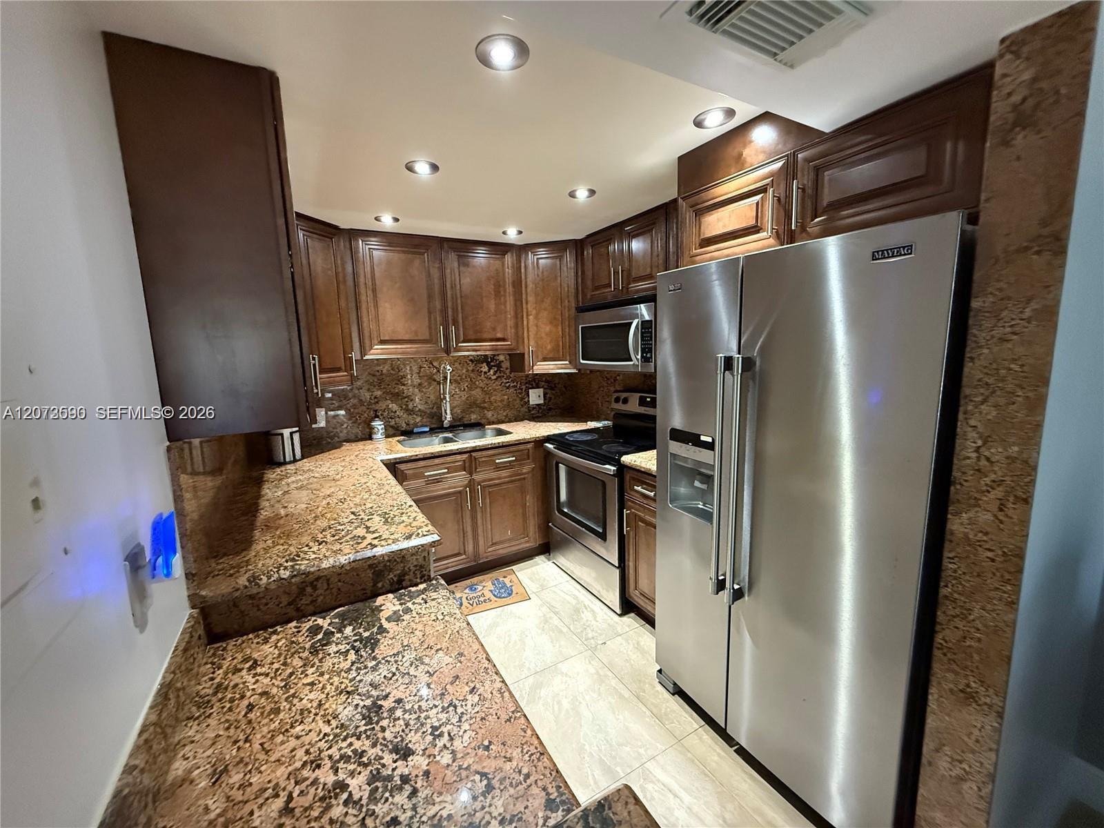 A12073590 Property Photo 5