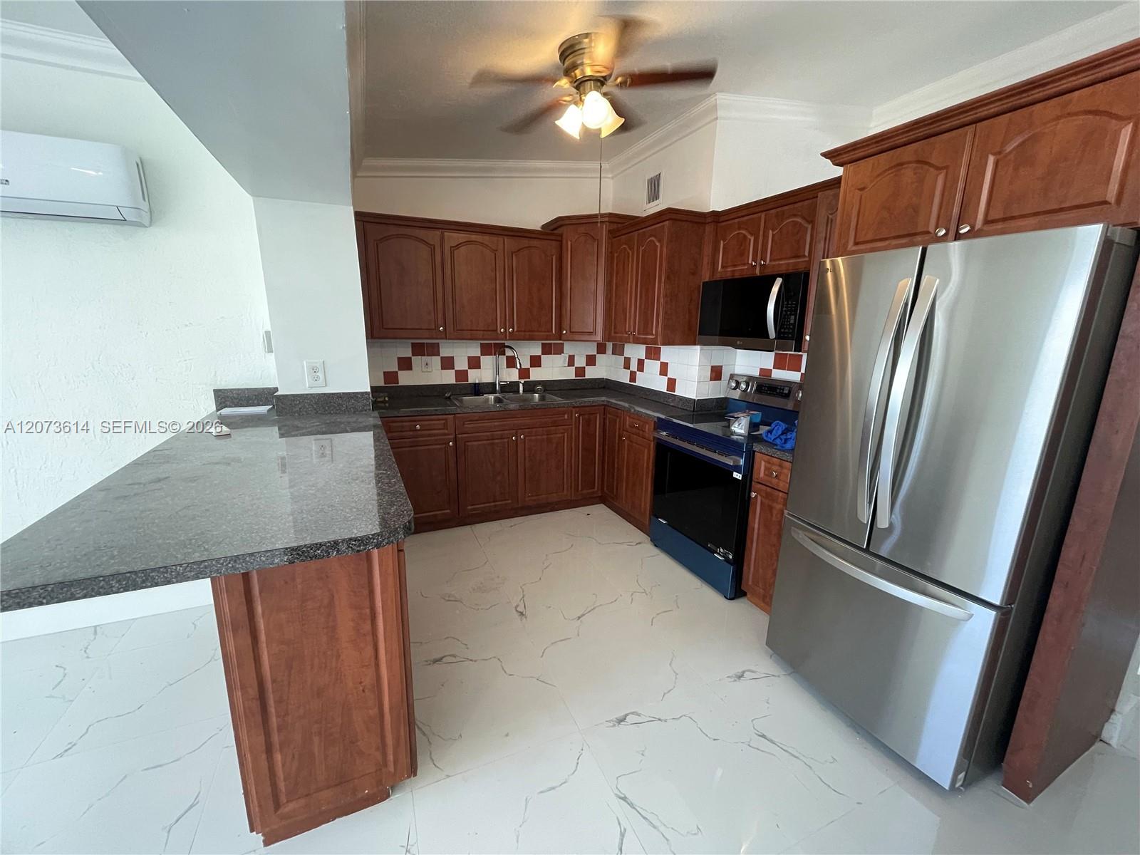 3731 Sw 32nd Avenue Property Photo 2