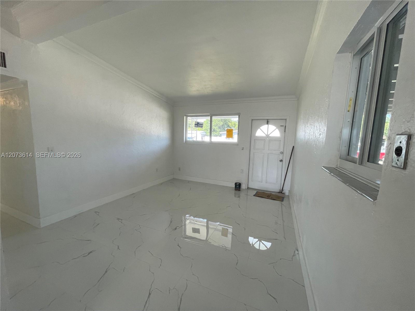 3731 Sw 32nd Avenue Property Photo 4