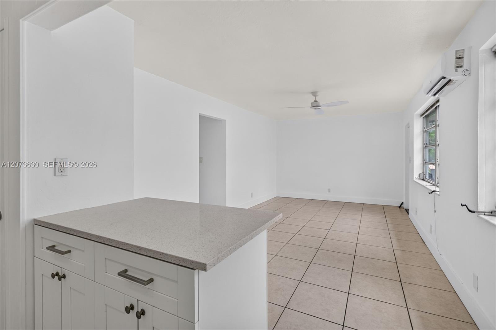 2115 N 17th Court 3 Property Photo 3