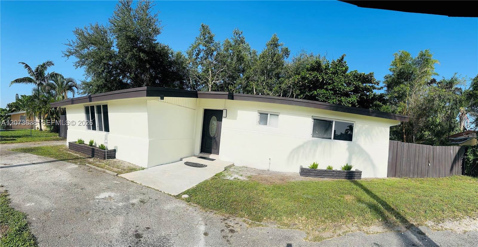 17521 Ne 4th Avenue Property Photo 2