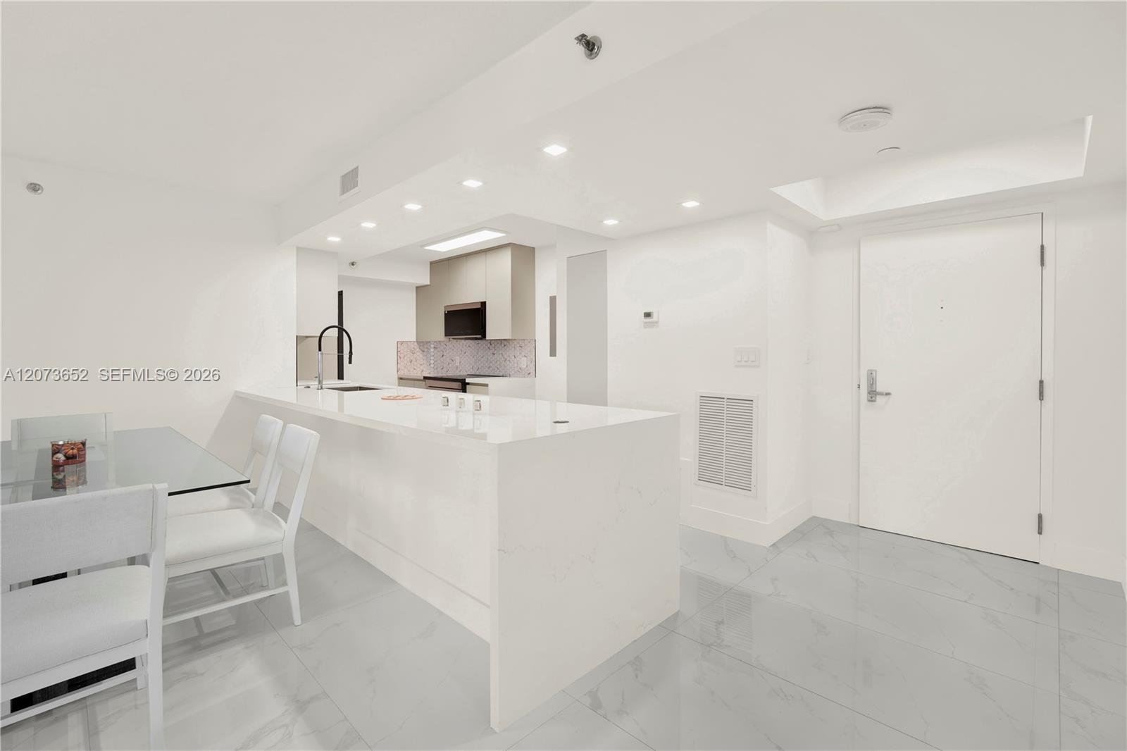 5757 Collins Avenue 507 Property Photo 5