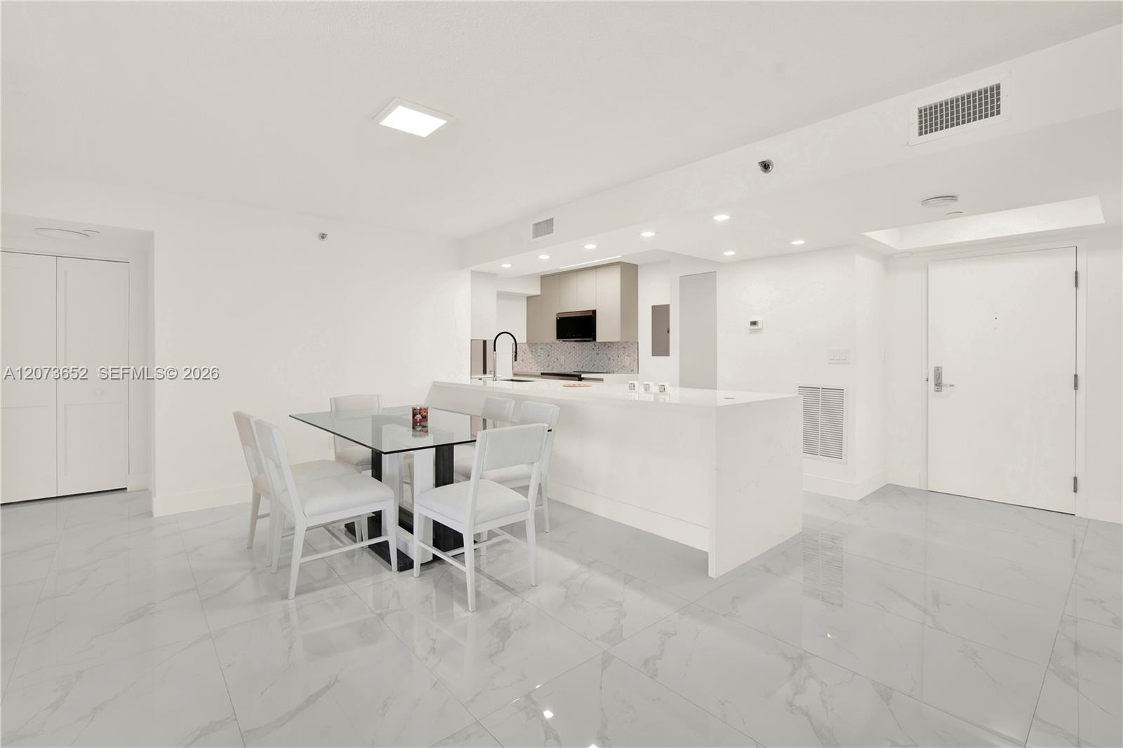 5757 Collins Avenue 507 Property Photo 6