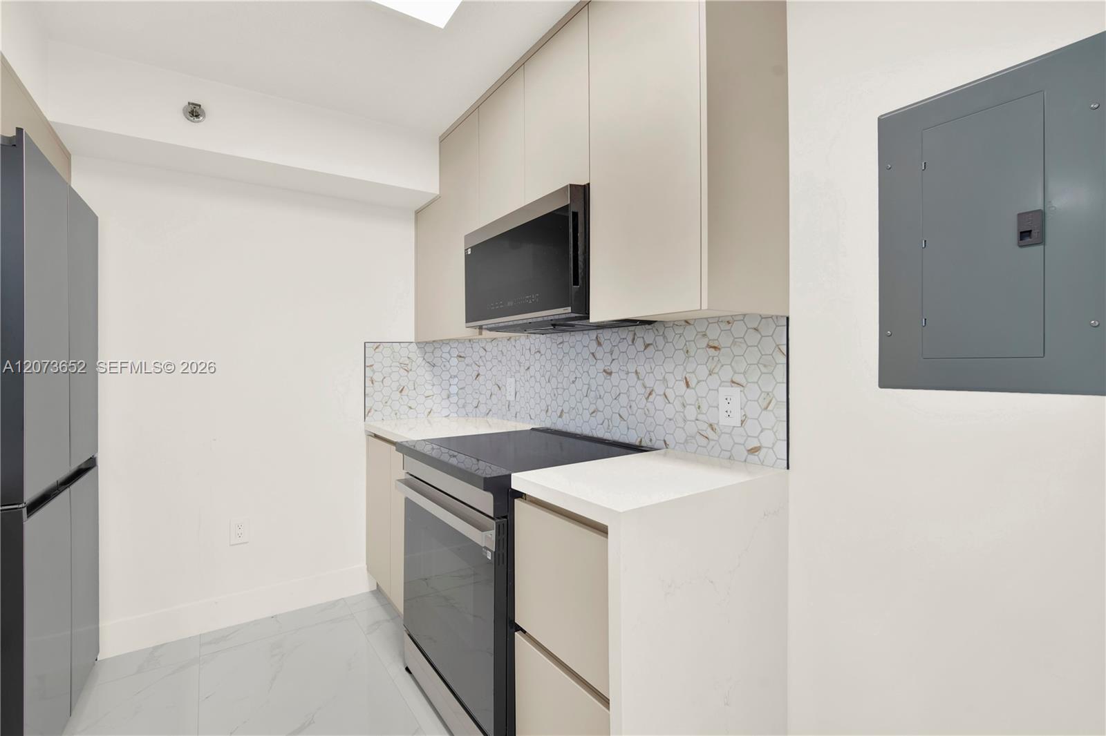 5757 Collins Avenue 507 Property Photo 8