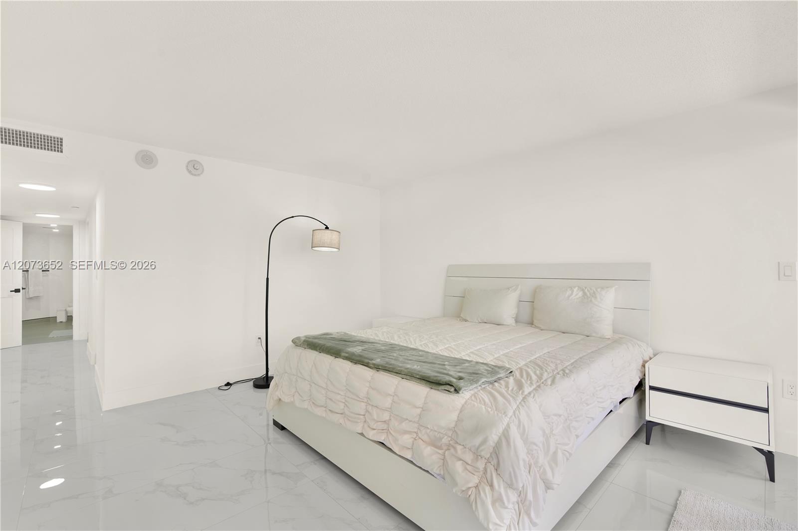 5757 Collins Avenue 507 Property Photo 12