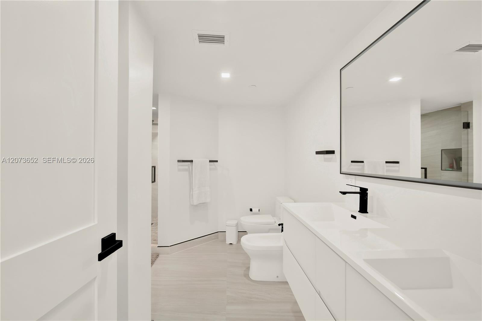 5757 Collins Avenue 507 Property Photo 13