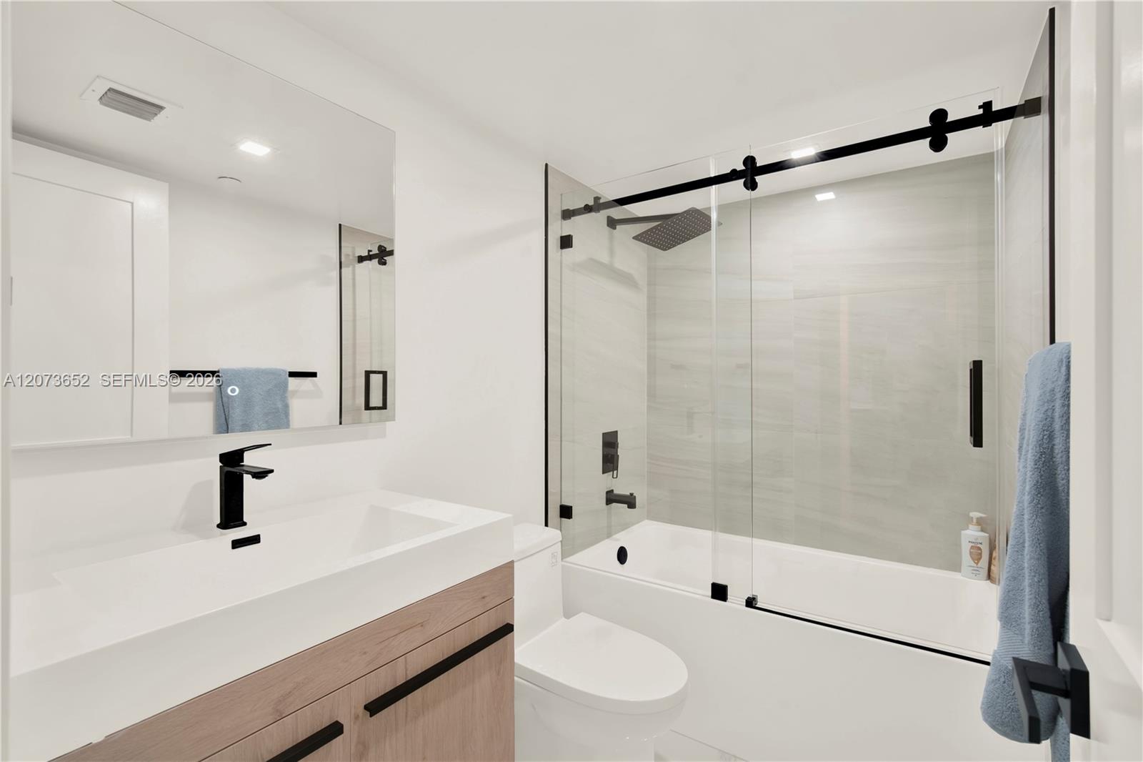 5757 Collins Avenue 507 Property Photo 20
