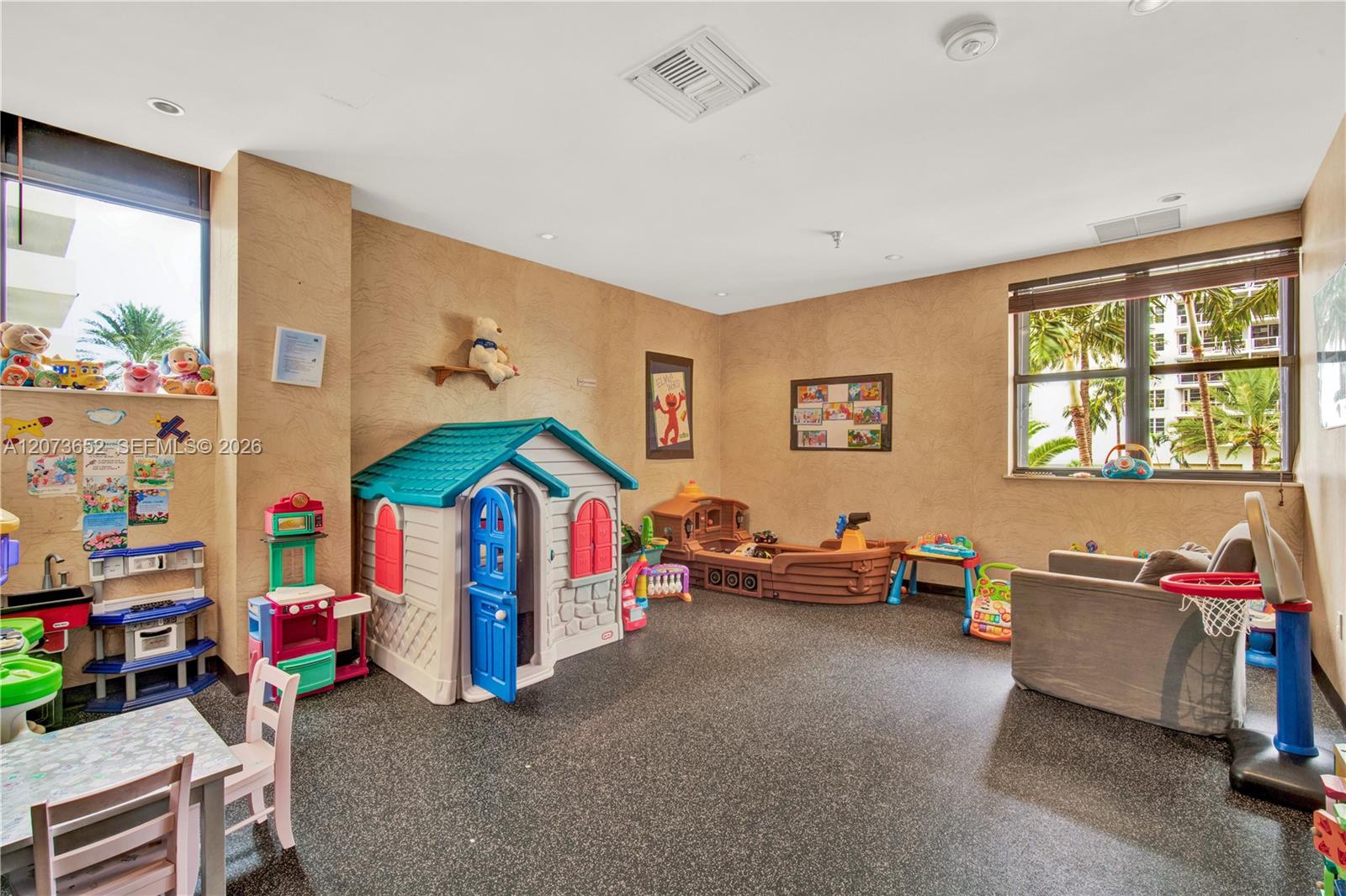 5757 Collins Avenue 507 Property Photo 30