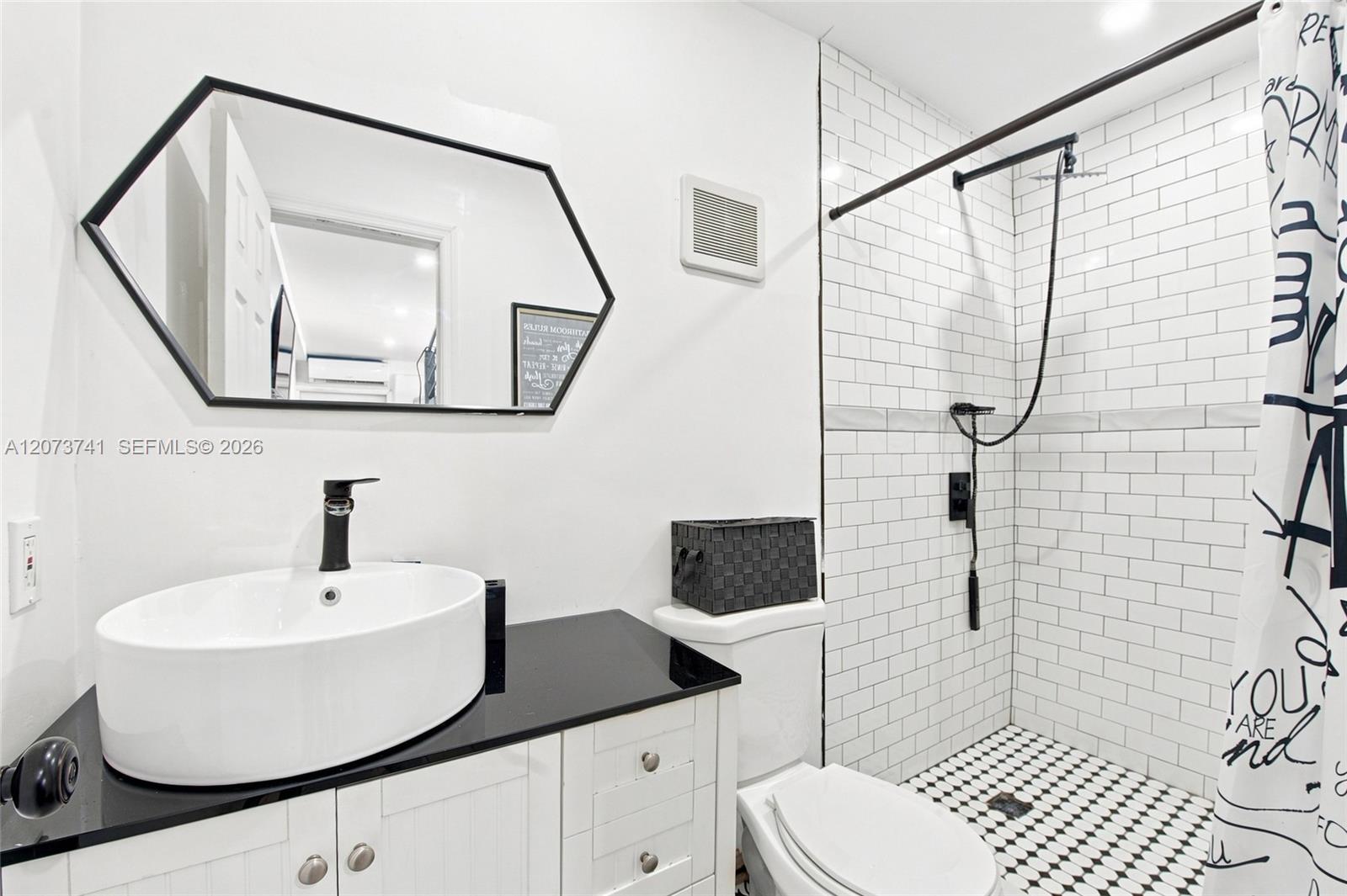681 W 55th Place Property Photo 14