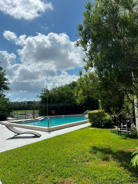 9682 Fontainebleau Boulevard 103 Property Photo 5