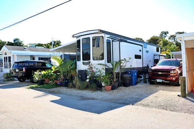 325 Calusa Street Property Photo 1
