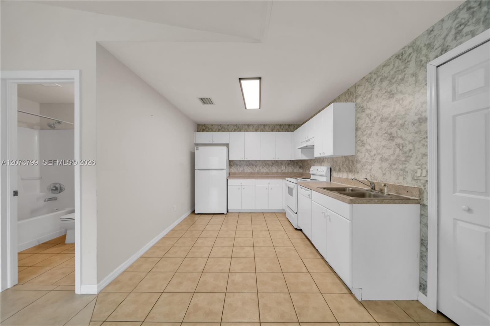 A12073799 Property Photo 6