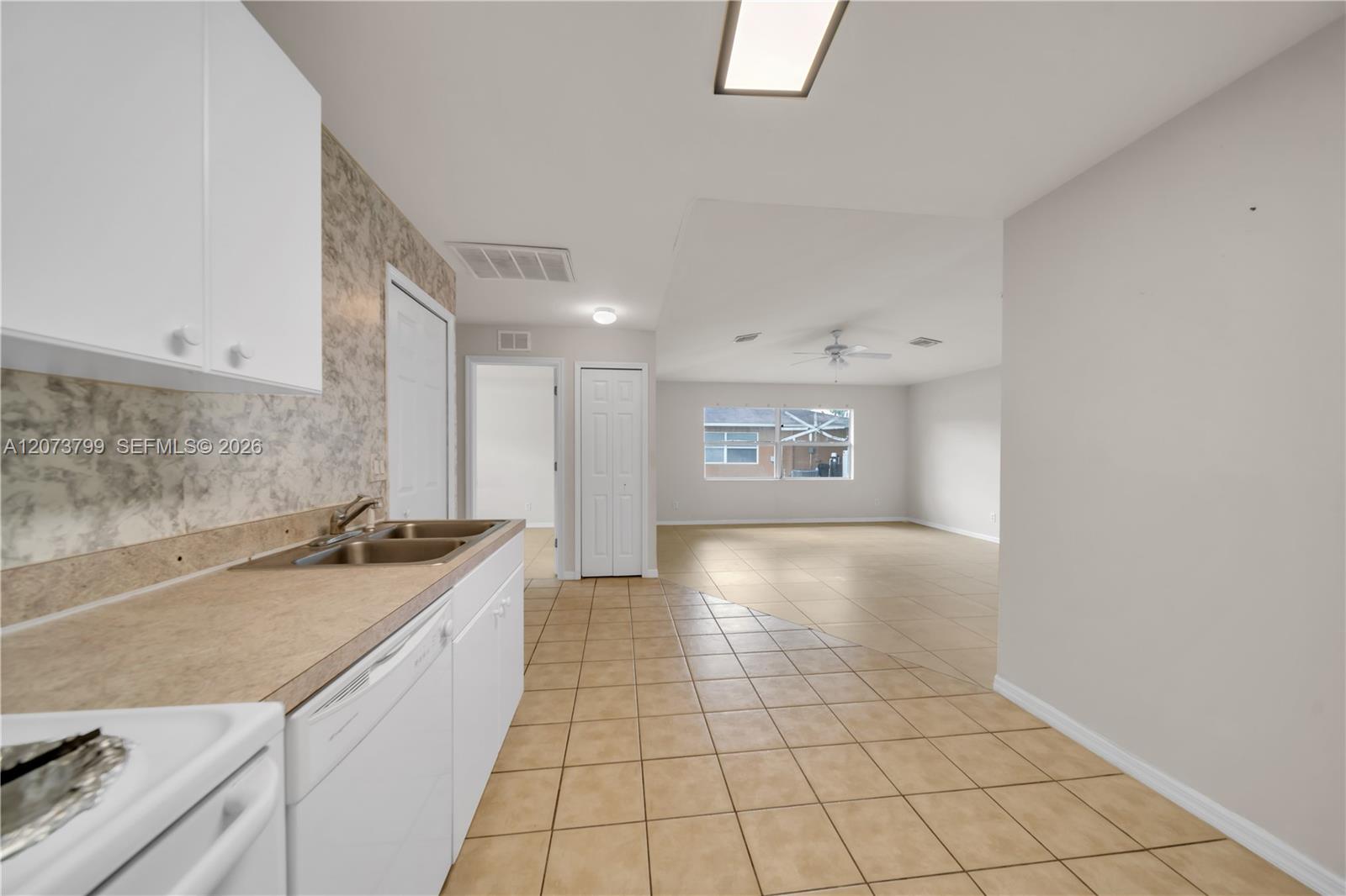 A12073799 Property Photo 8