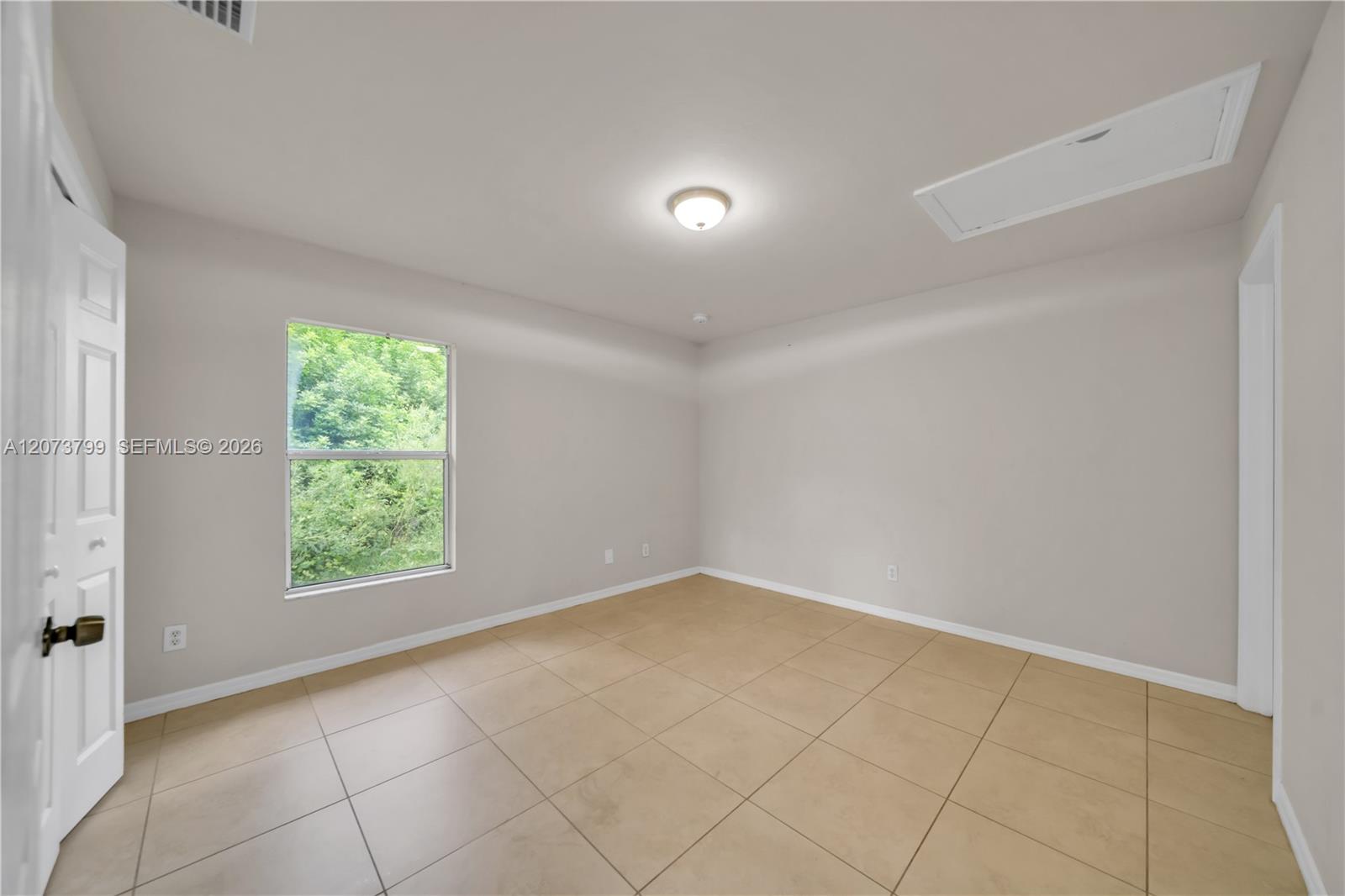 A12073799 Property Photo 17