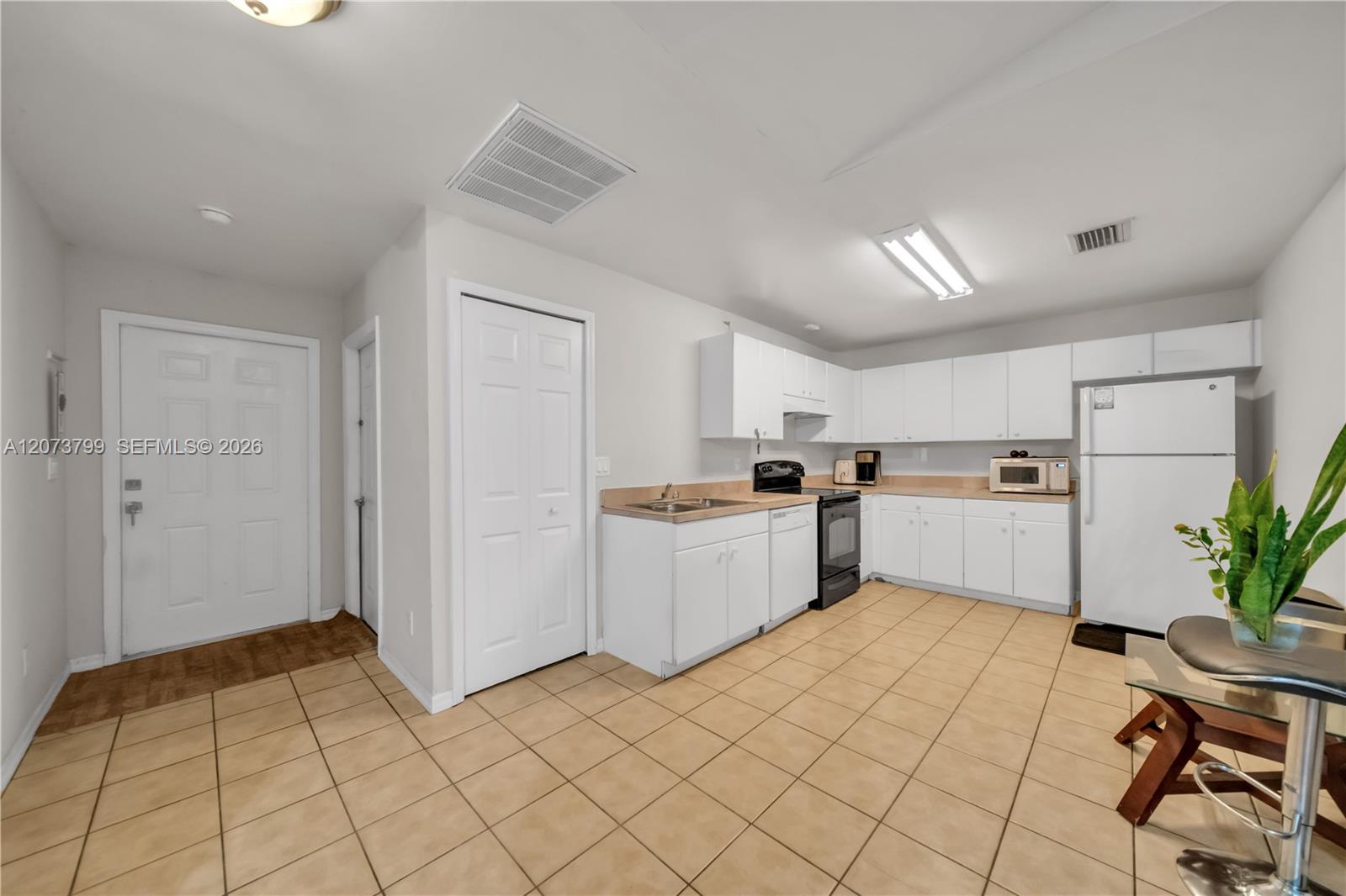 A12073799 Property Photo 23