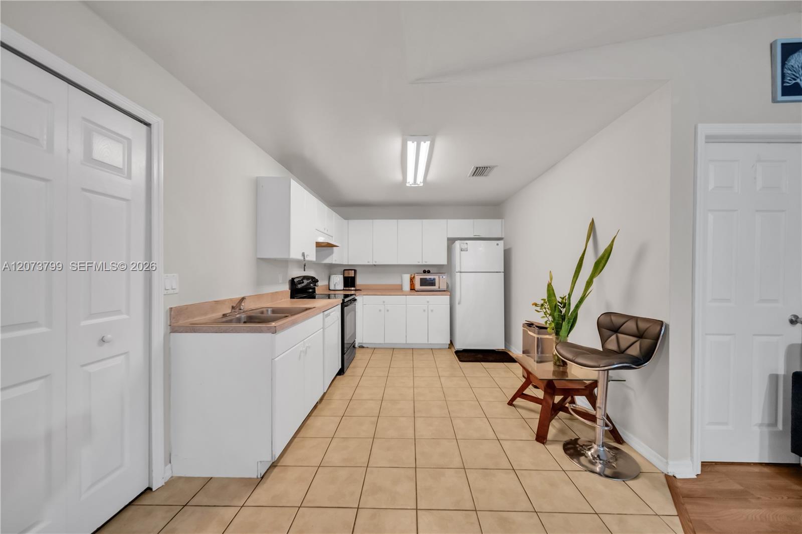 A12073799 Property Photo 24