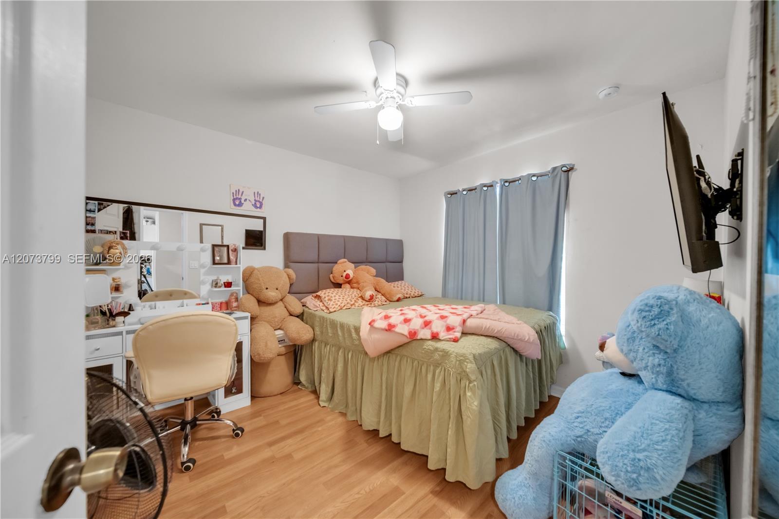 A12073799 Property Photo 32