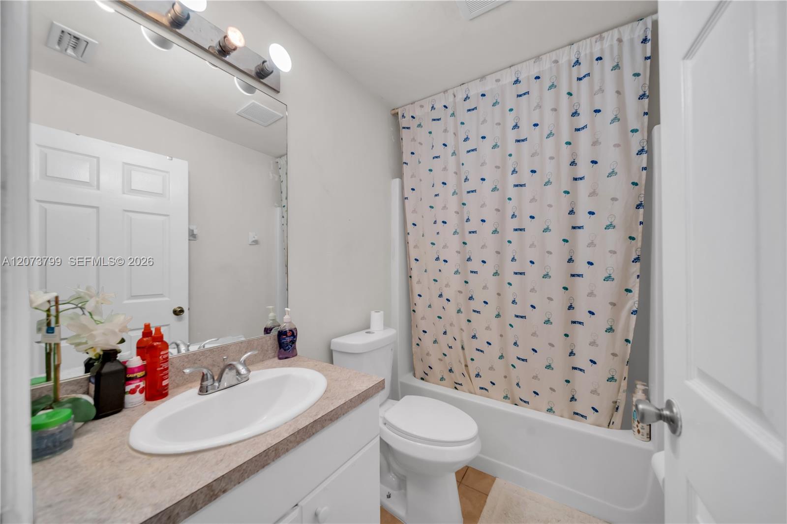 A12073799 Property Photo 33
