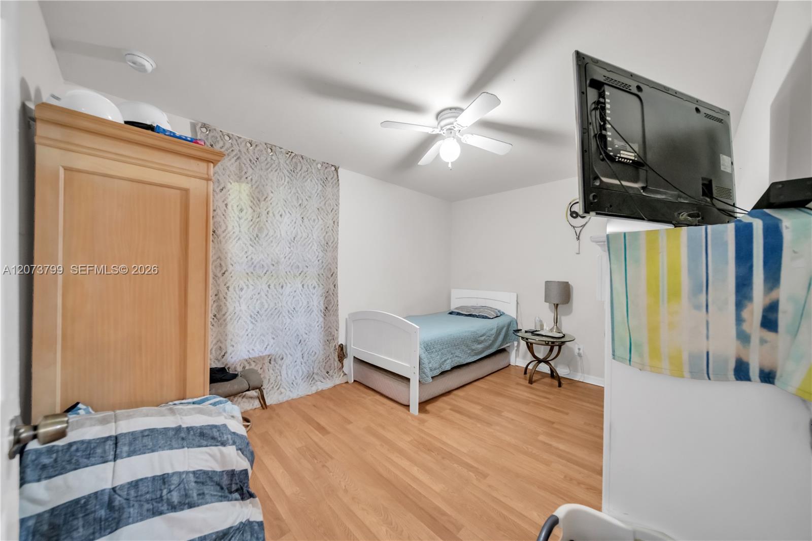 A12073799 Property Photo 34