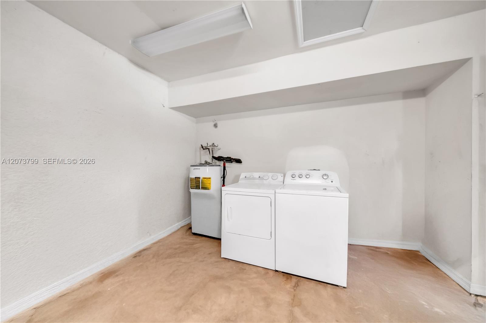 A12073799 Property Photo 35
