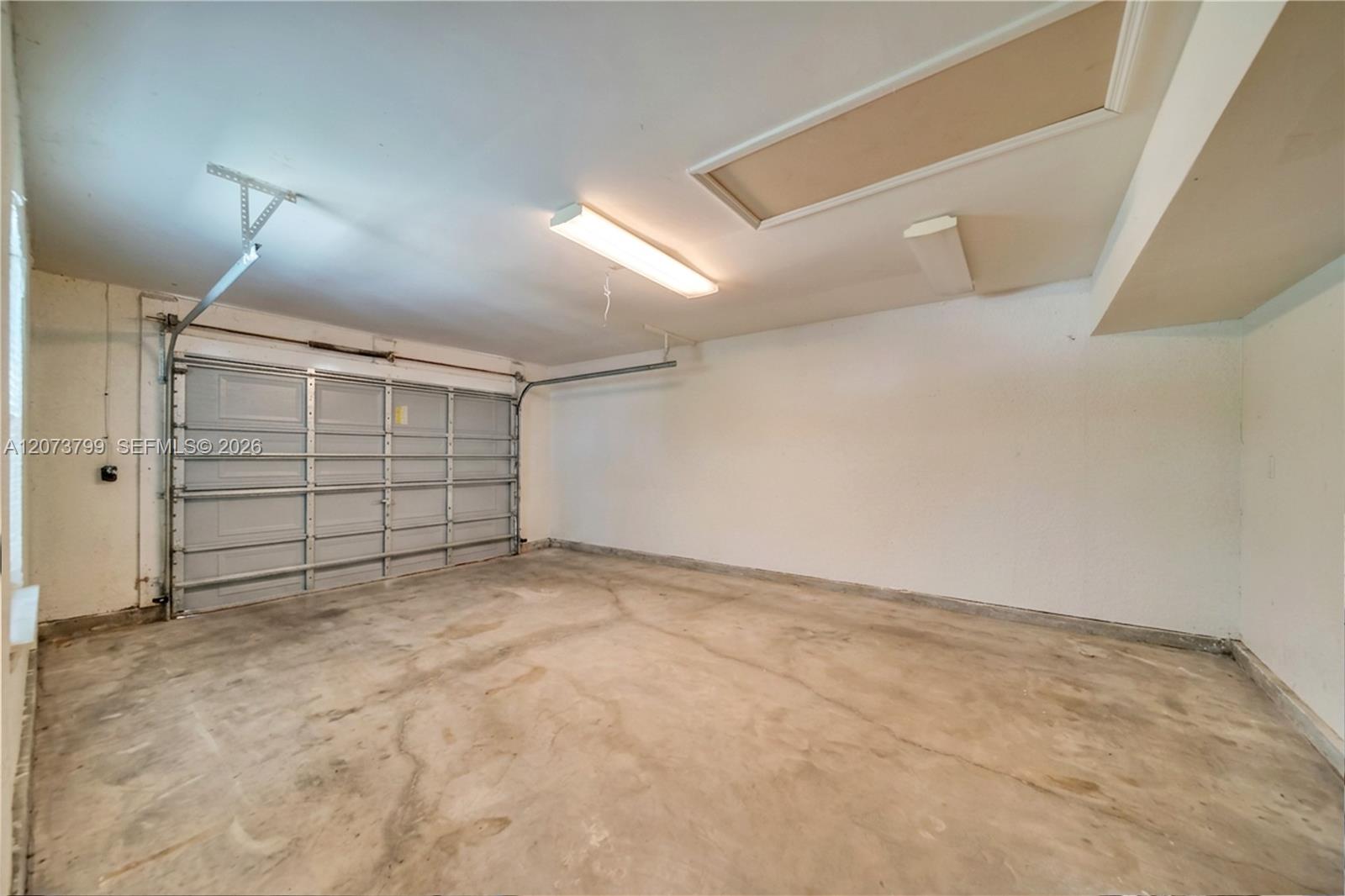 A12073799 Property Photo 36