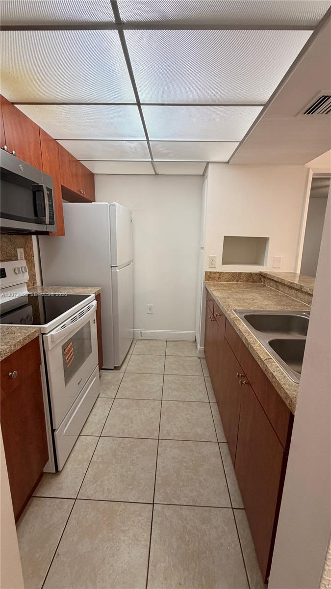 7075 Nw 186th Street C208 Property Photo 3