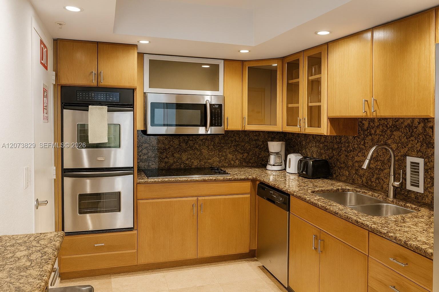 4001 S Ocean Drive 3j Property Photo 2