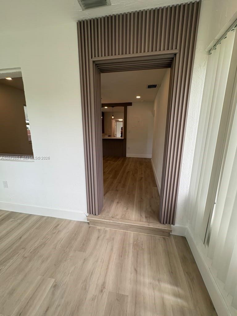 825 S 28th Avenue Property Photo 6