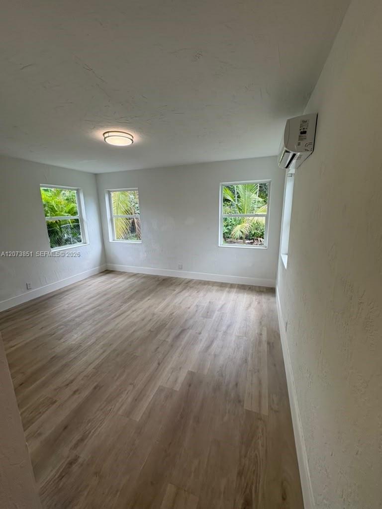 825 S 28th Avenue Property Photo 18