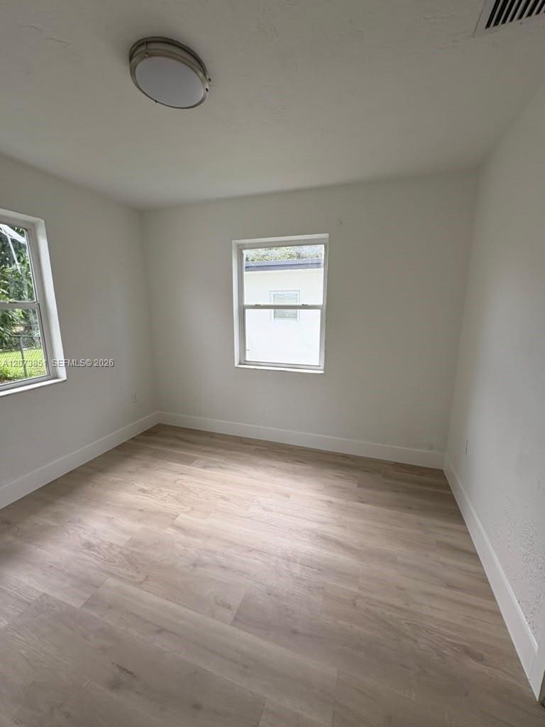 825 S 28th Avenue Property Photo 21