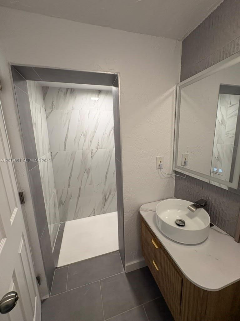 825 S 28th Avenue Property Photo 23