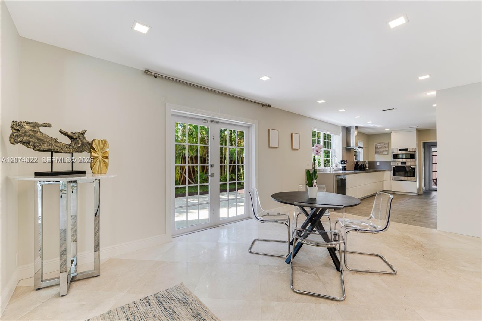 140 N Hibiscus Drive Property Photo 12