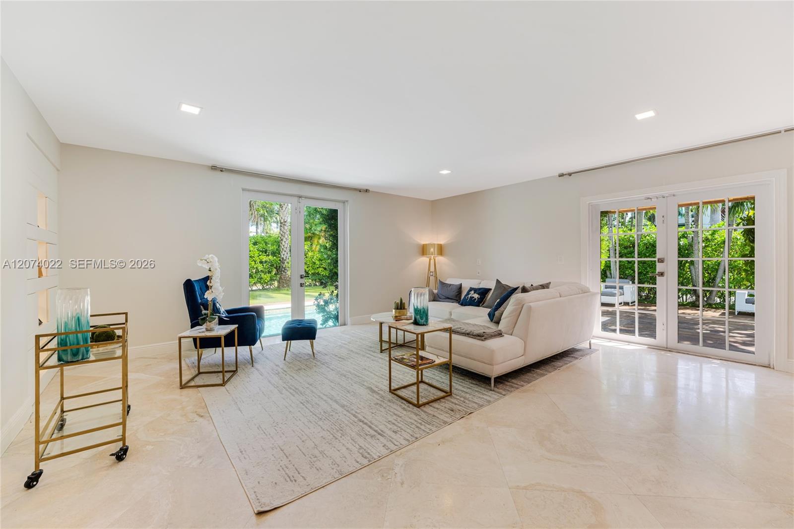 140 N Hibiscus Drive Property Photo 13