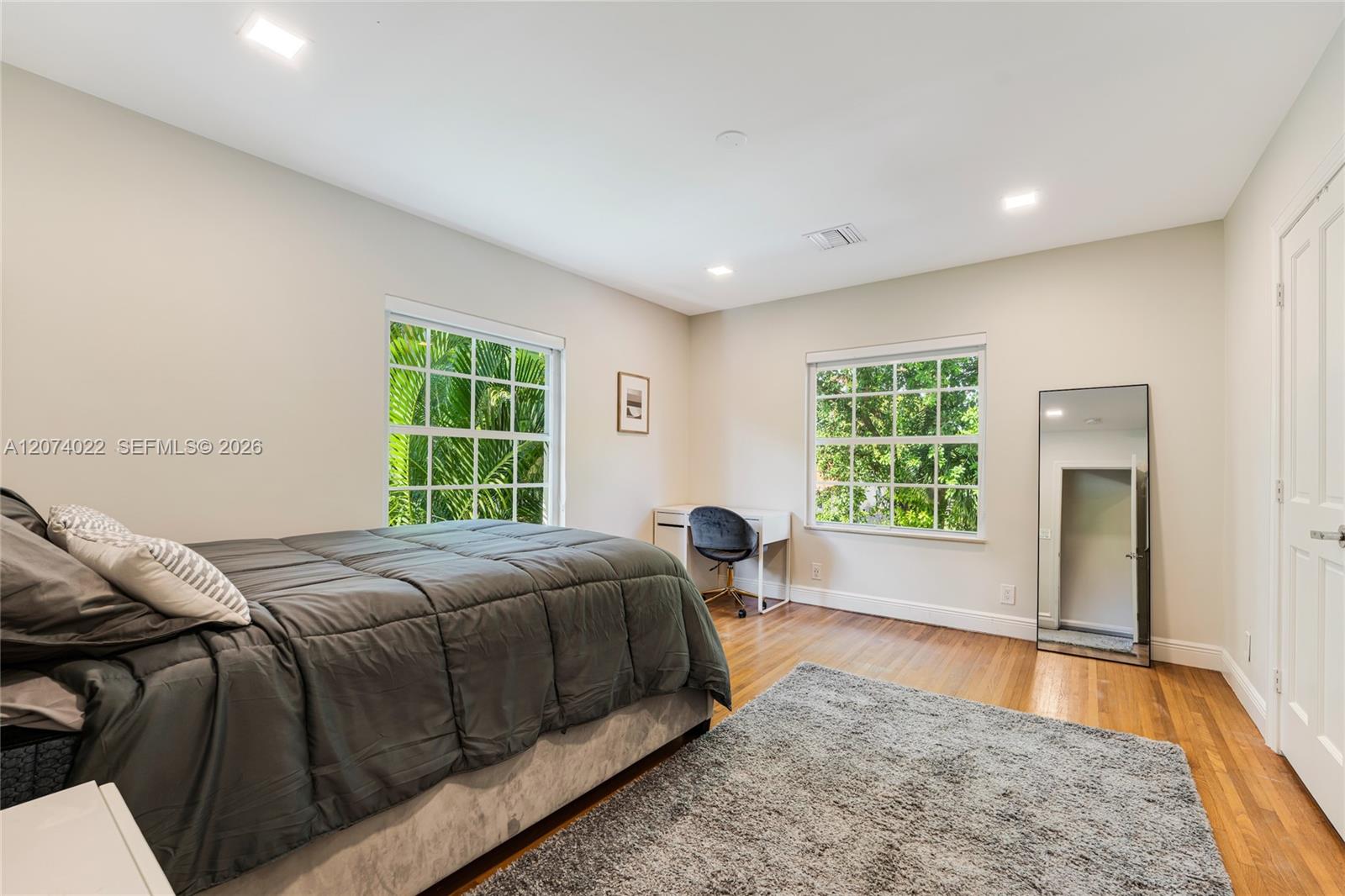 140 N Hibiscus Drive Property Photo 20