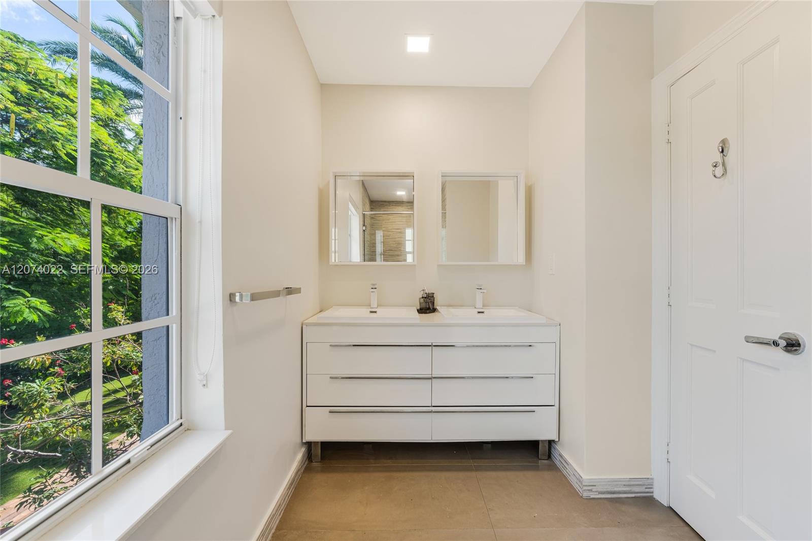 140 N Hibiscus Drive Property Photo 23