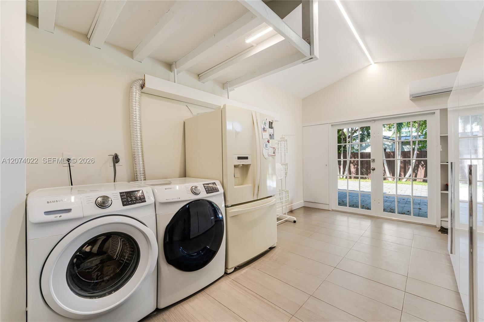 140 N Hibiscus Drive Property Photo 29