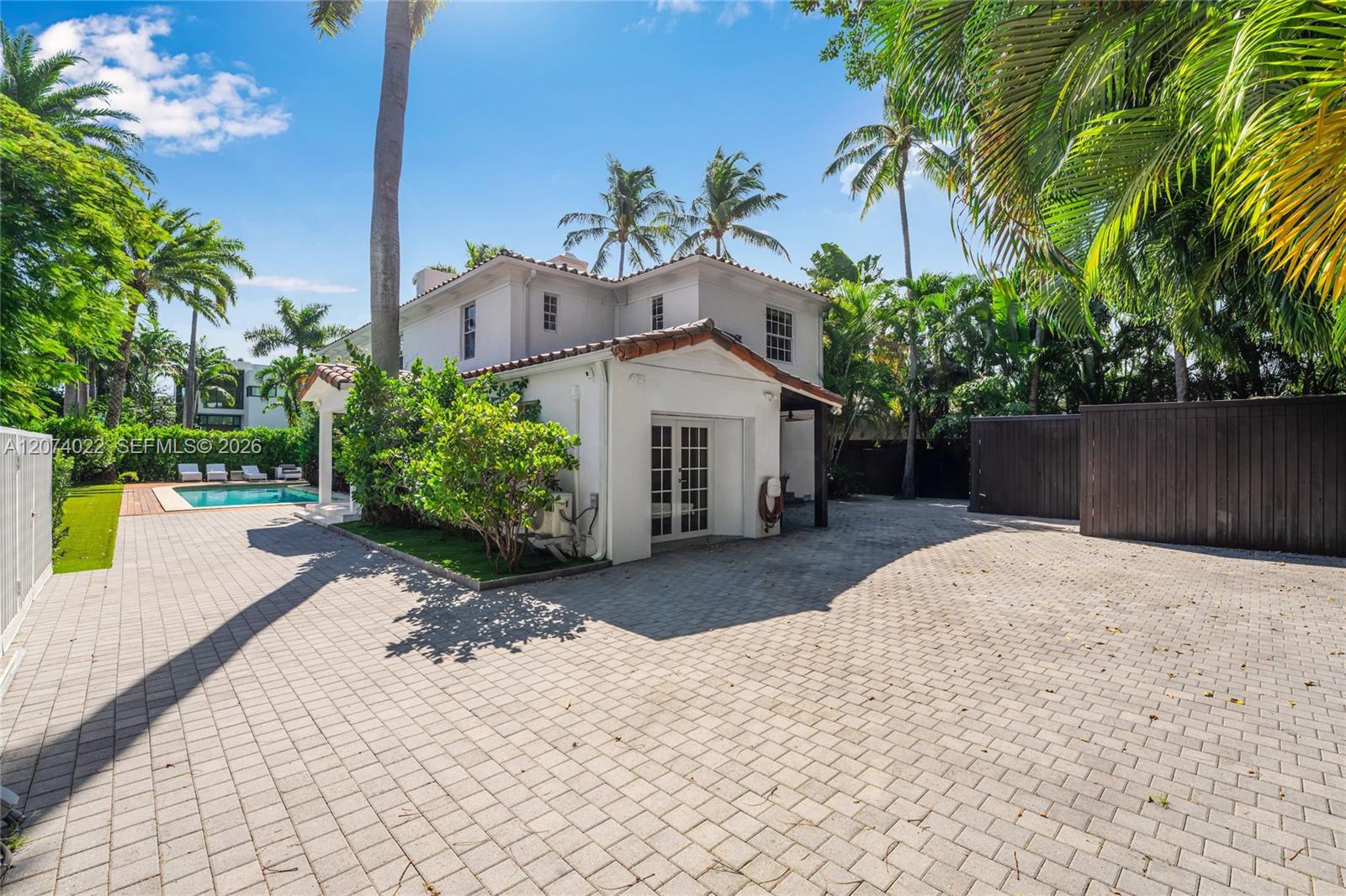 140 N Hibiscus Drive Property Photo 31