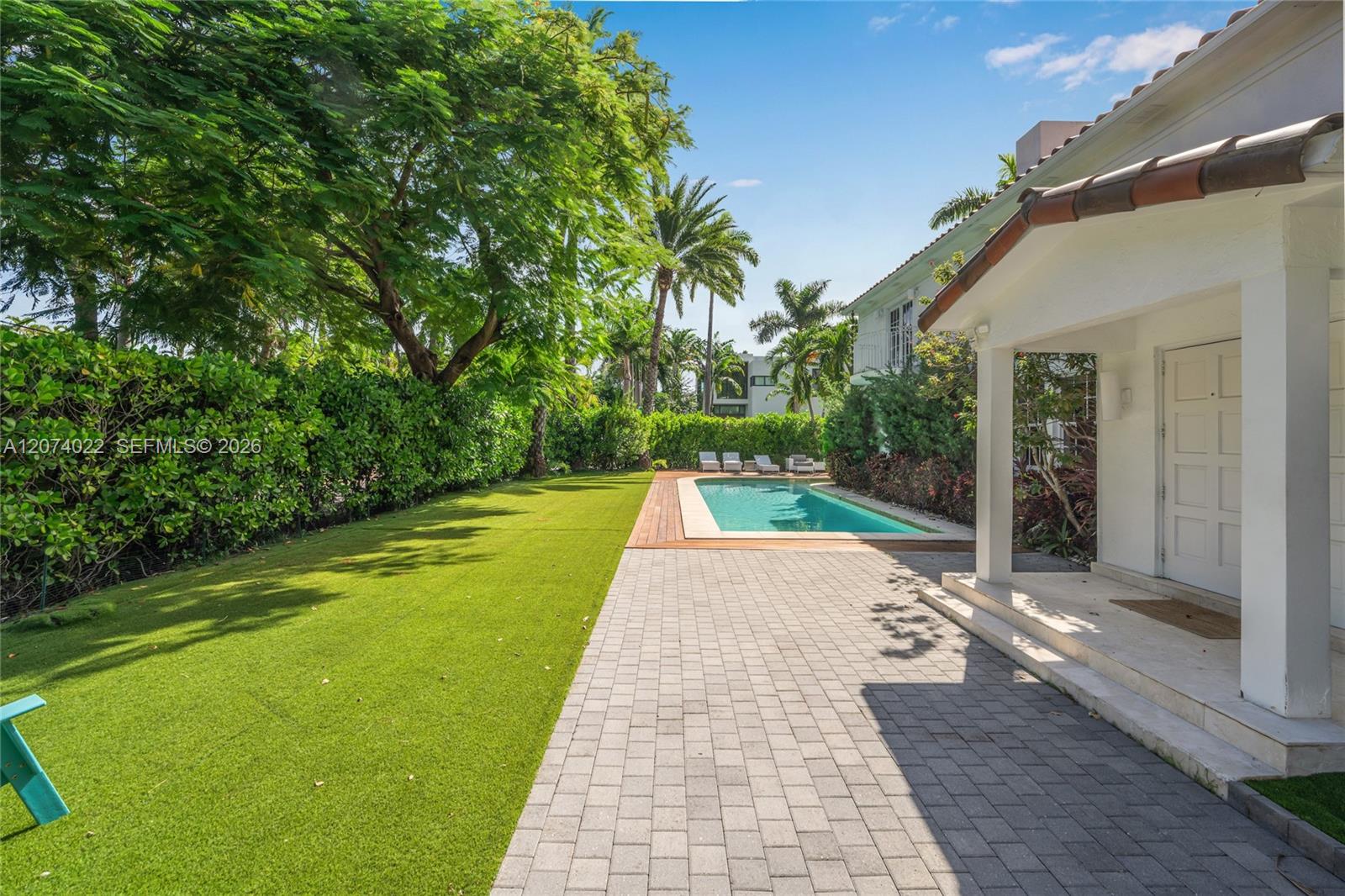 140 N Hibiscus Drive Property Photo 36
