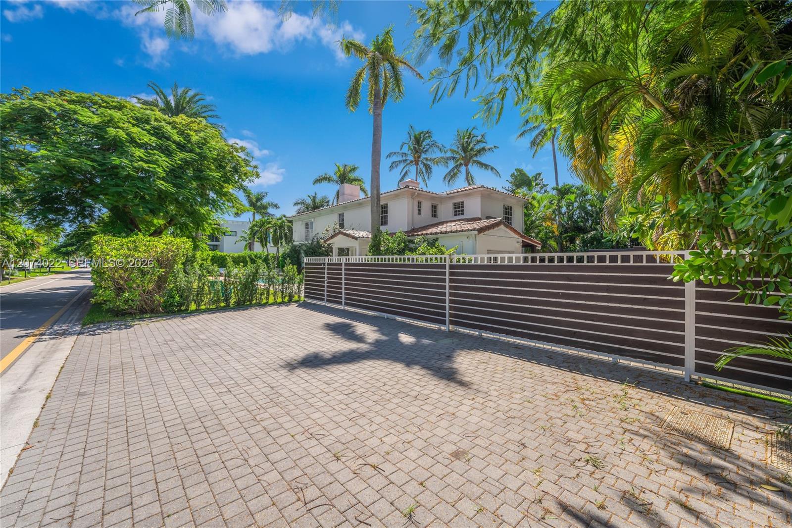 140 N Hibiscus Drive Property Photo 40