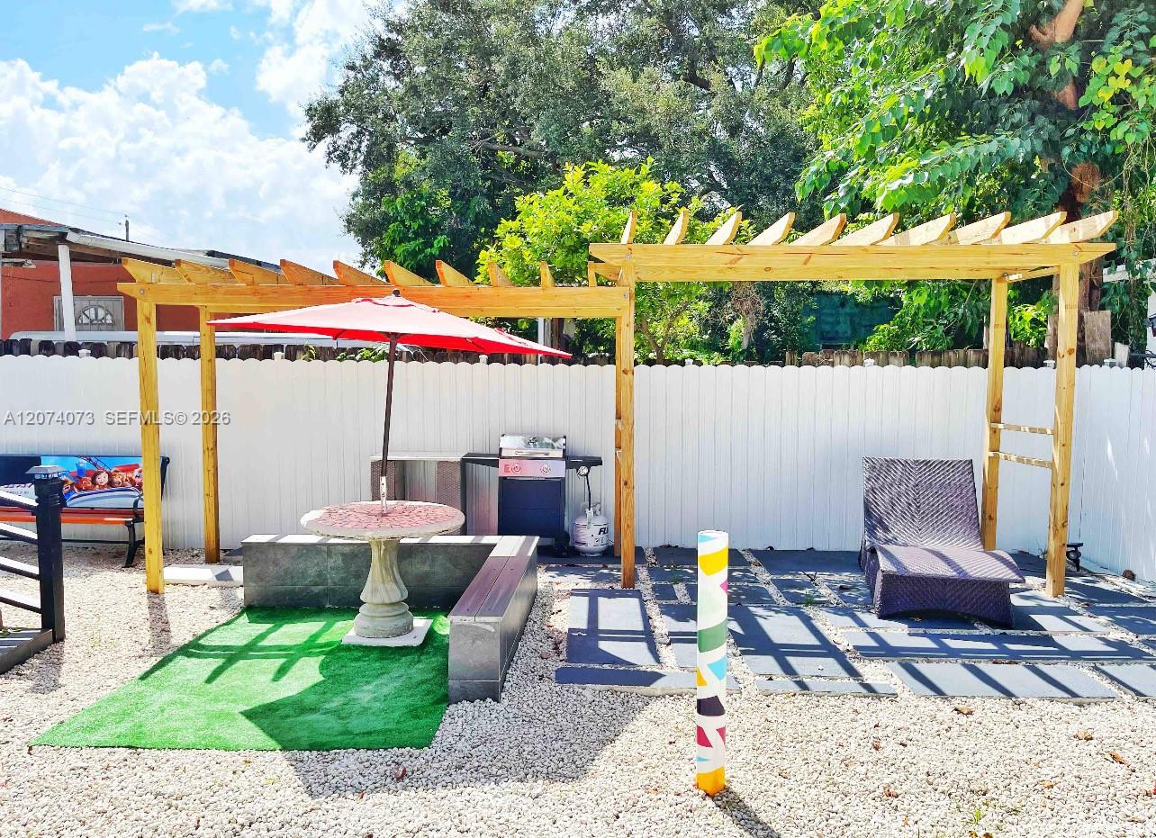 1021 Nw 30th Street Property Photo 1