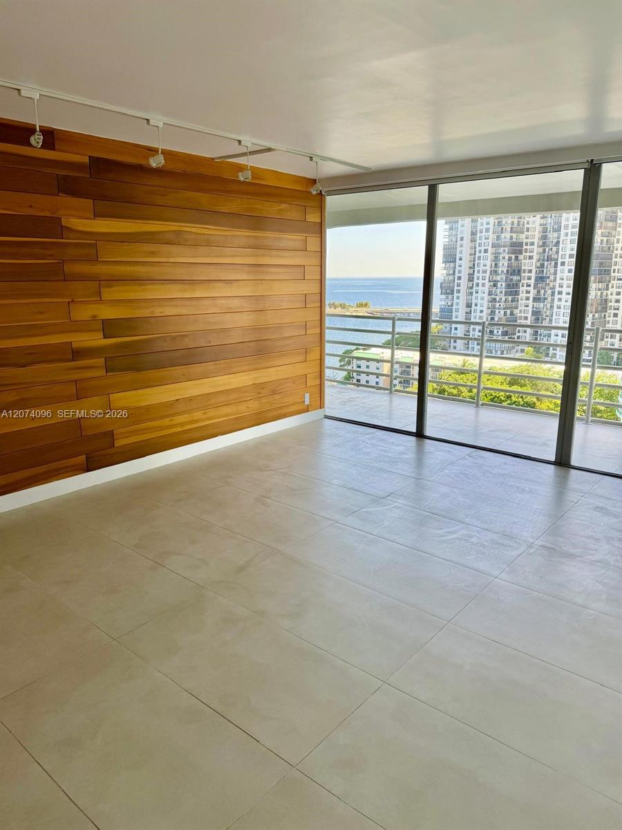 2025 Brickell Avenue 1702 Property Photo 12