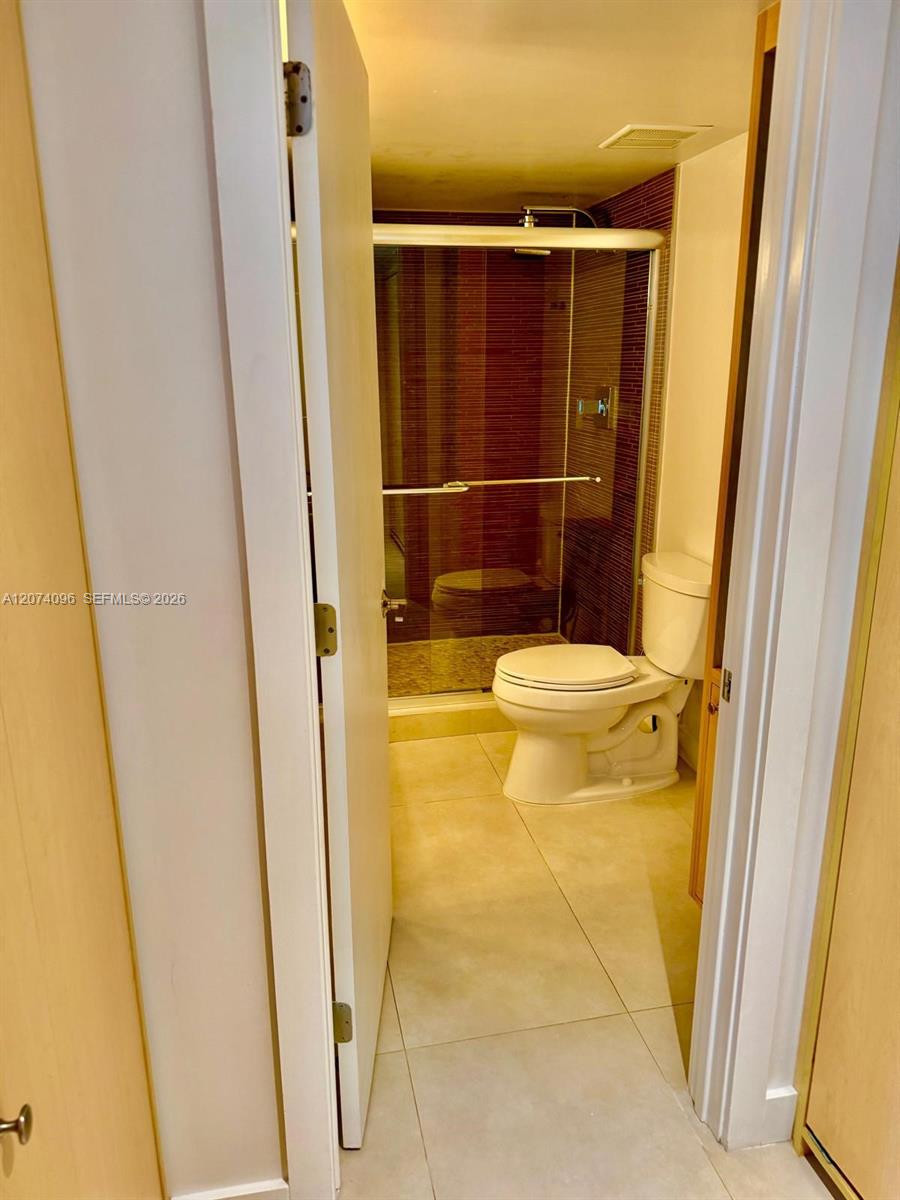 2025 Brickell Avenue 1702 Property Photo 14