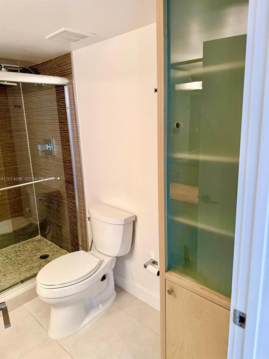 2025 Brickell Avenue 1702 Property Photo 15