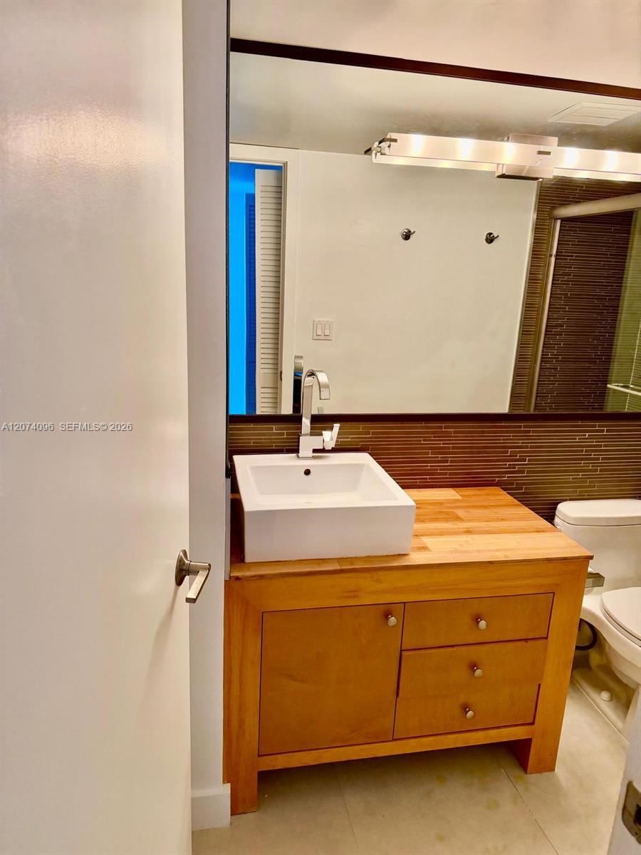 2025 Brickell Avenue 1702 Property Photo 26