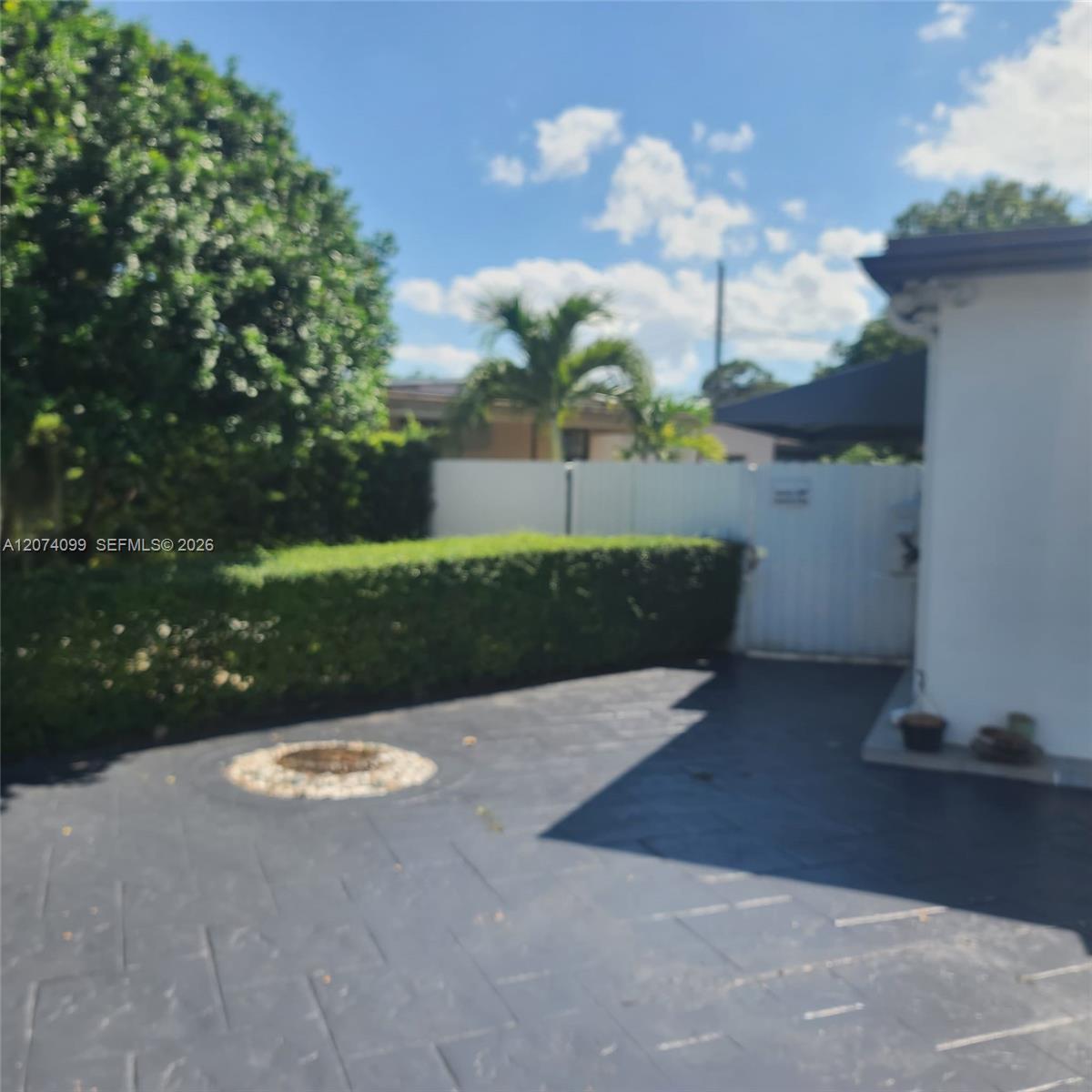 A12074099 Property Photo 2