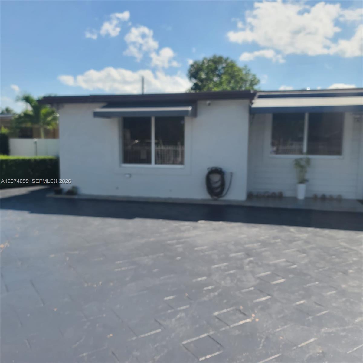 A12074099 Property Photo 3